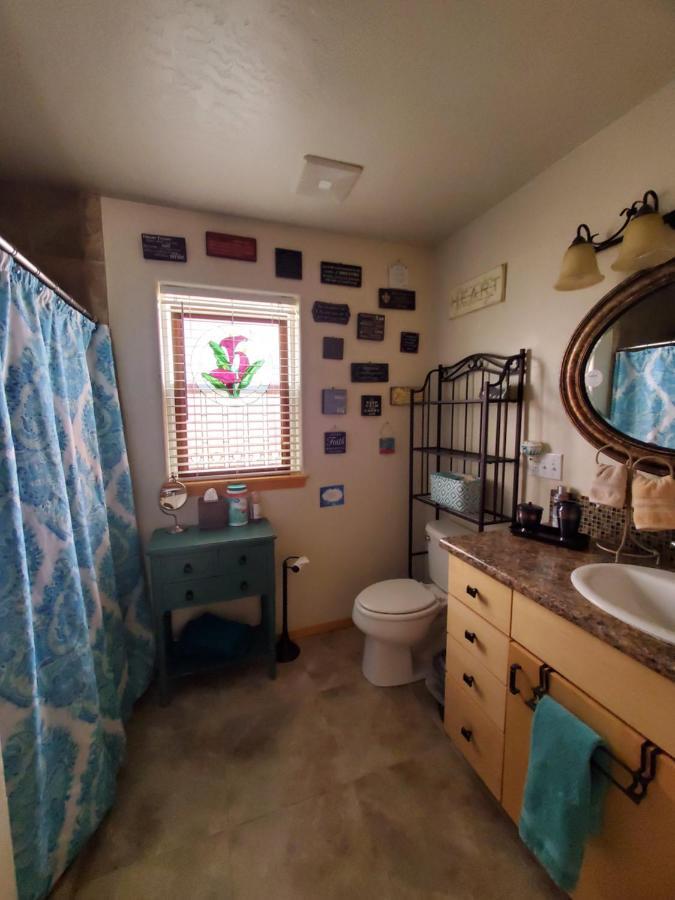 Grizzly Roadhouse Bed And Breakfast Cortez Esterno foto