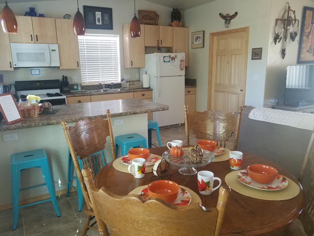 Grizzly Roadhouse Bed And Breakfast Cortez Esterno foto