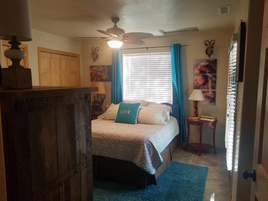 Grizzly Roadhouse Bed And Breakfast Cortez Esterno foto